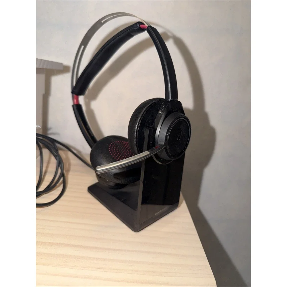 Plantronics Voyager Focus UC B825 Wireless Bluetooth Headset‎ + Stand 203079-101